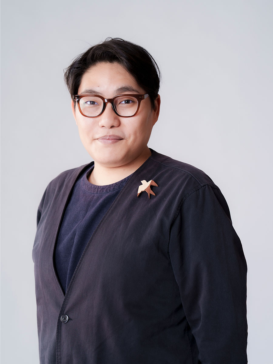 写真：芸術監督団 団長／芸術監督[演劇部門]　木ノ下裕一